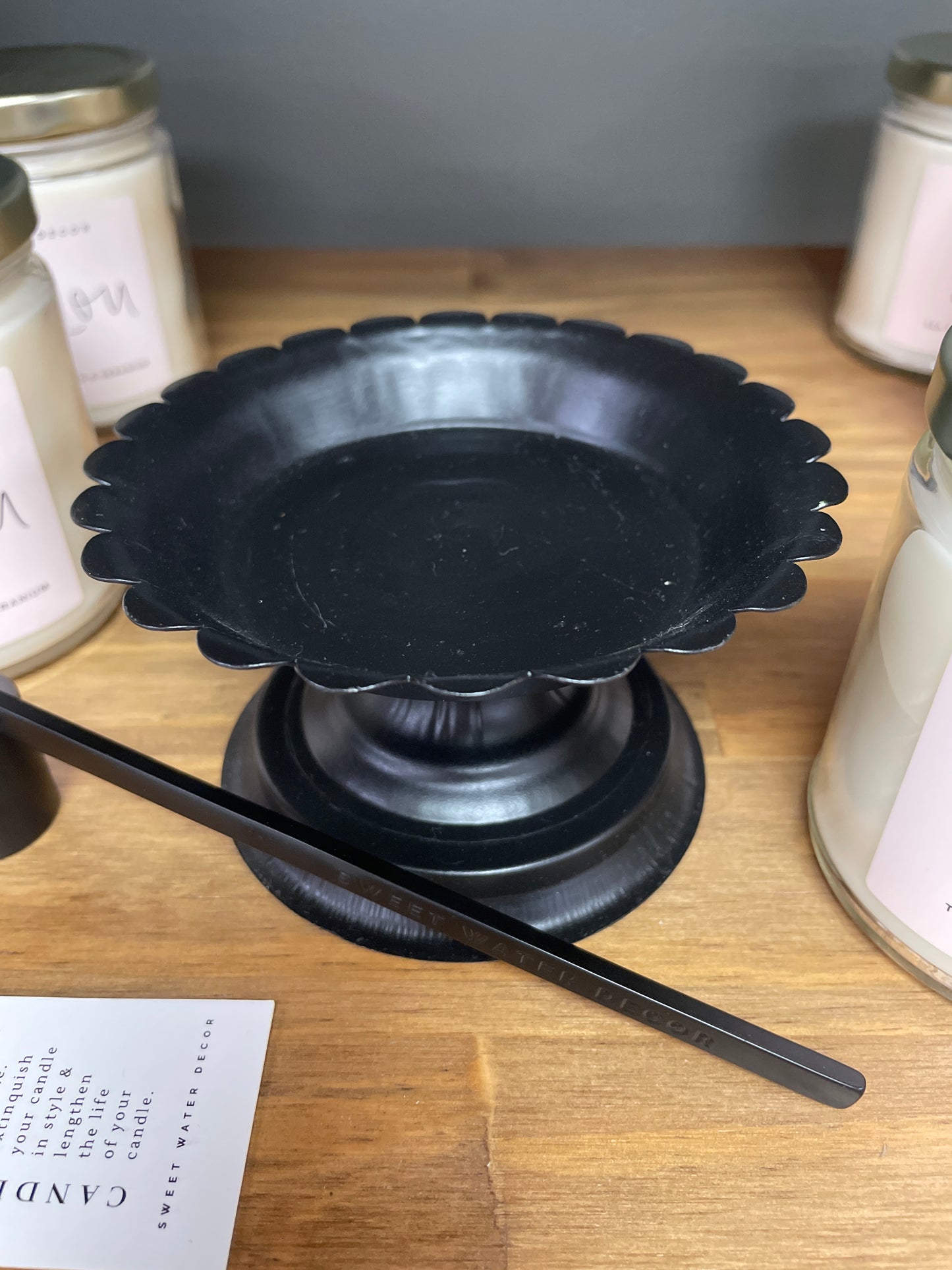 Black Metal Pillar Holder
