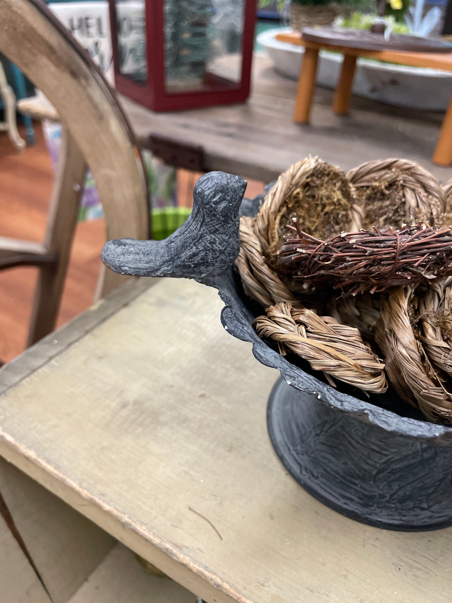 Bird Pedestal - metal