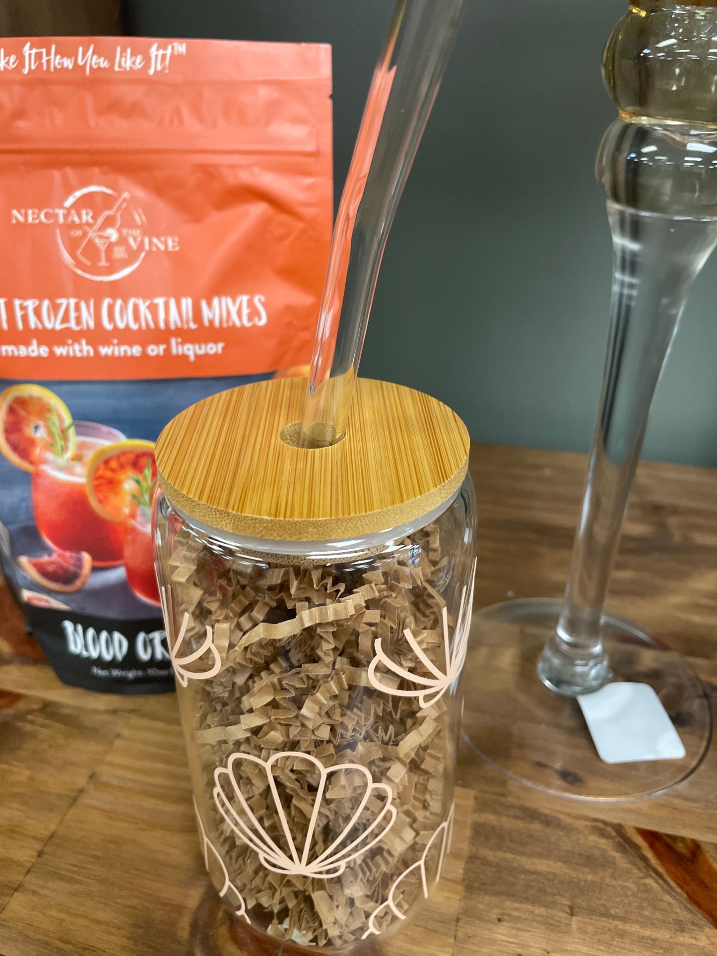 Shell glass cup w/ lid and straw