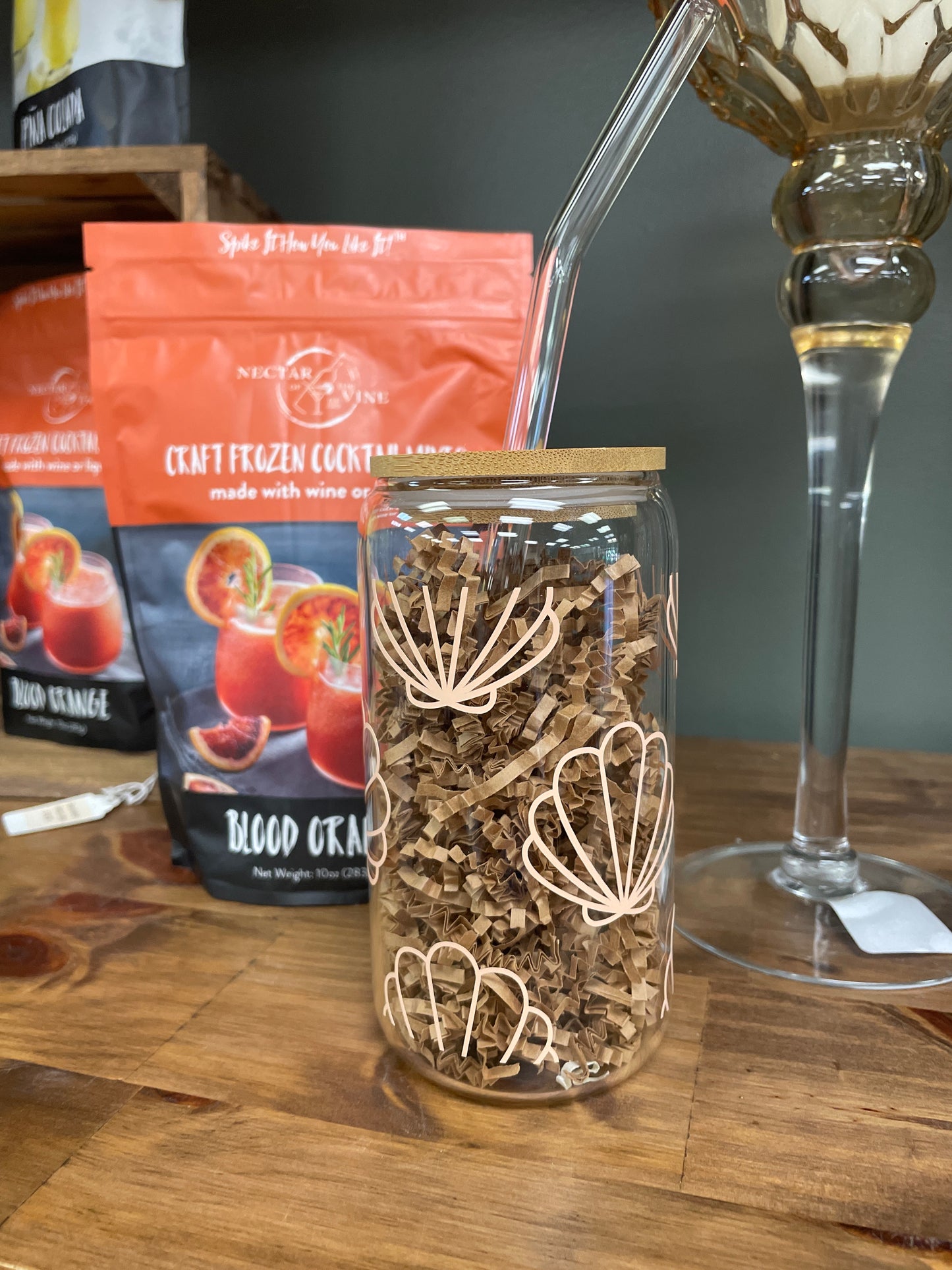Shell glass cup w/ lid and straw