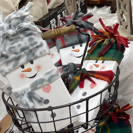 Chocolate Bar Snowmen (gift card)