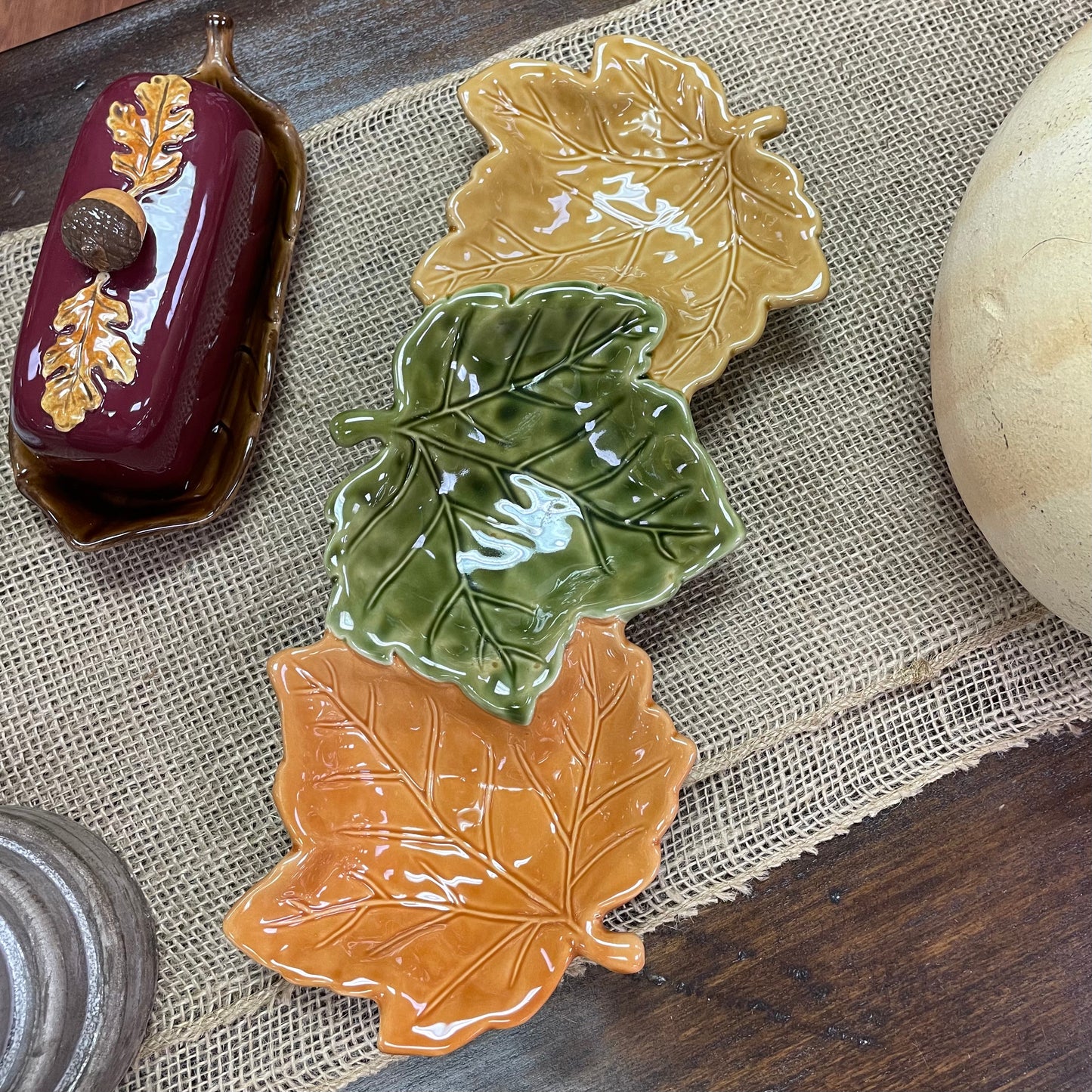 3 Leaves Divided Dish