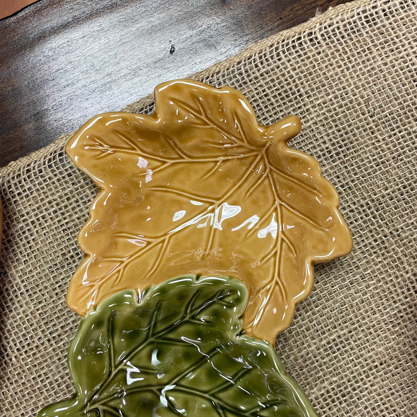 3 Leaves Divided Dish