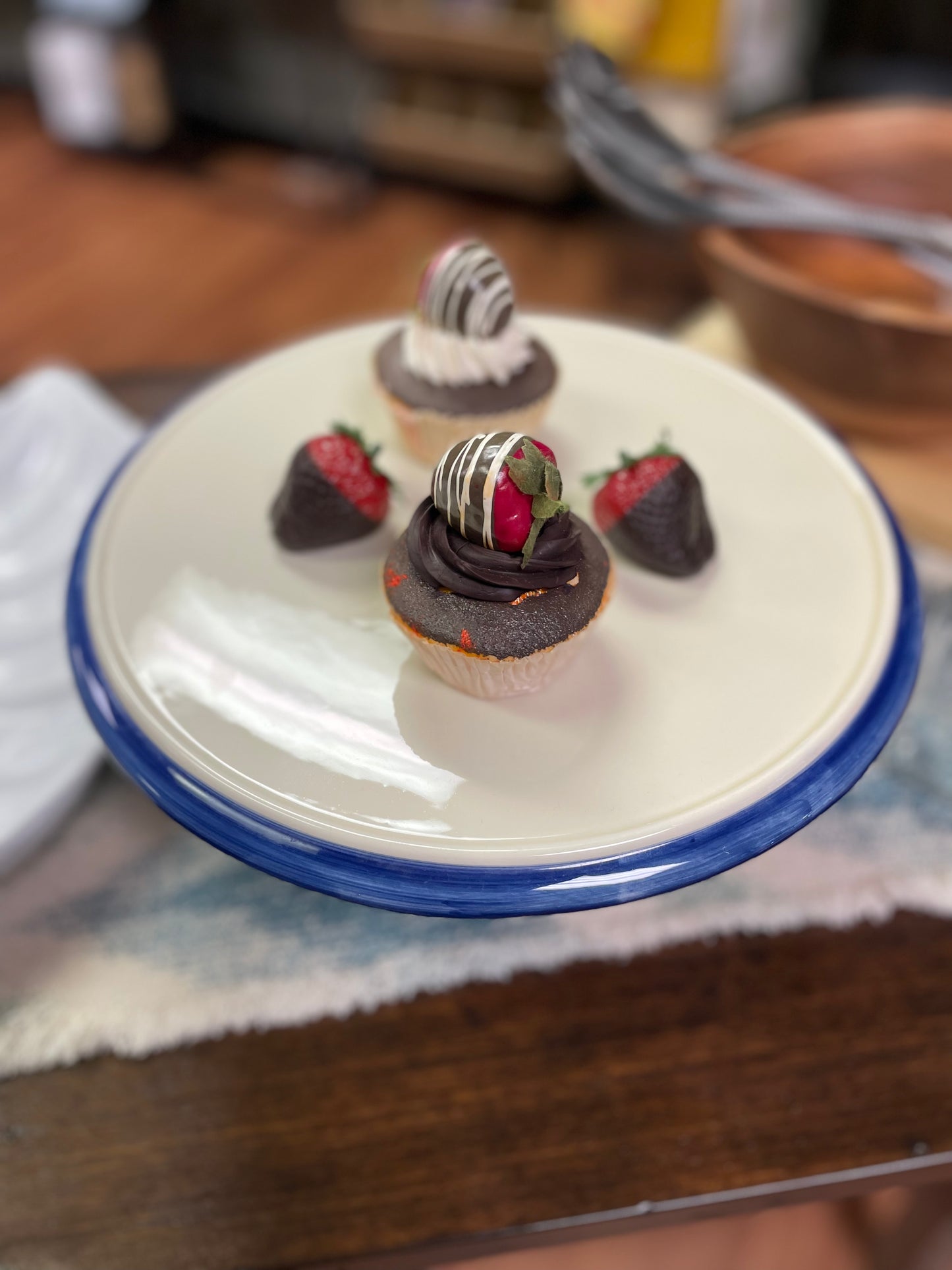 Shell Dessert Stand