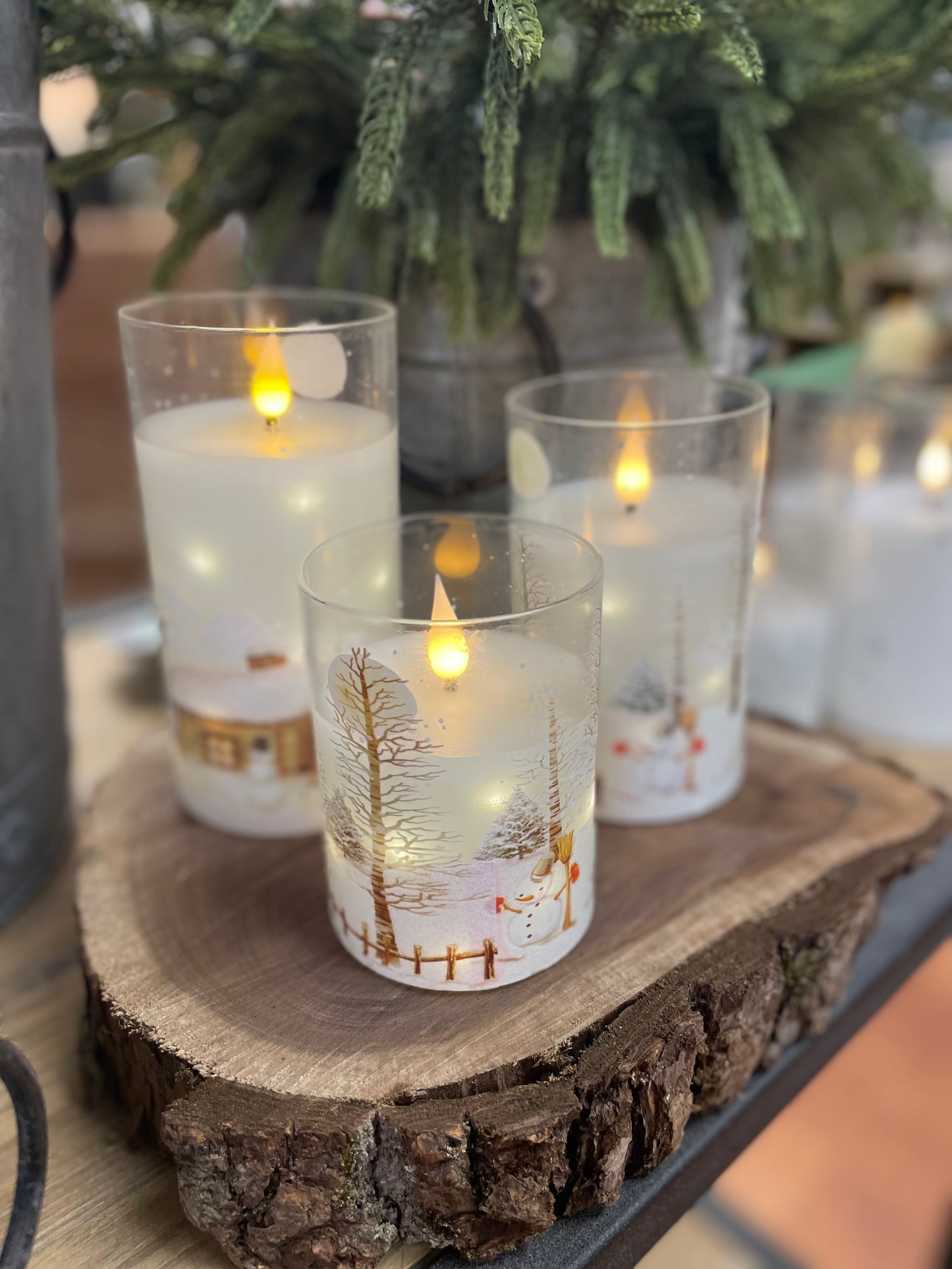 Snowy Scene Flickering Pillar