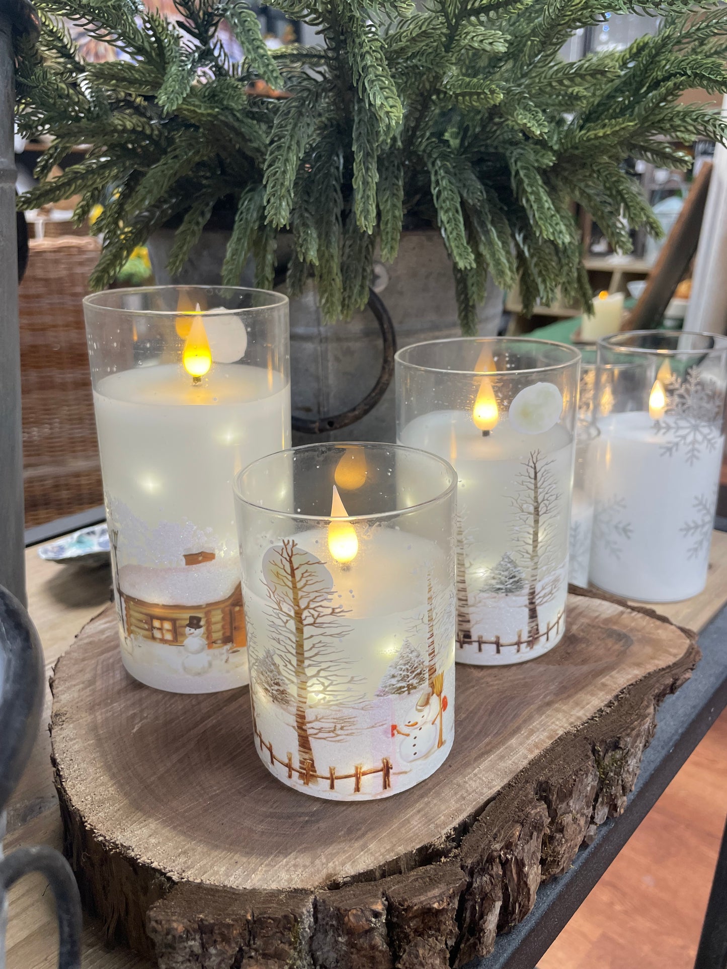 Snowy Scene Flickering Pillar