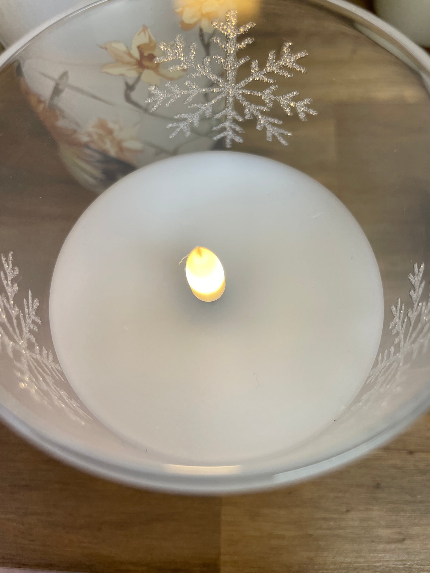 Snowflake Flickering Pillar