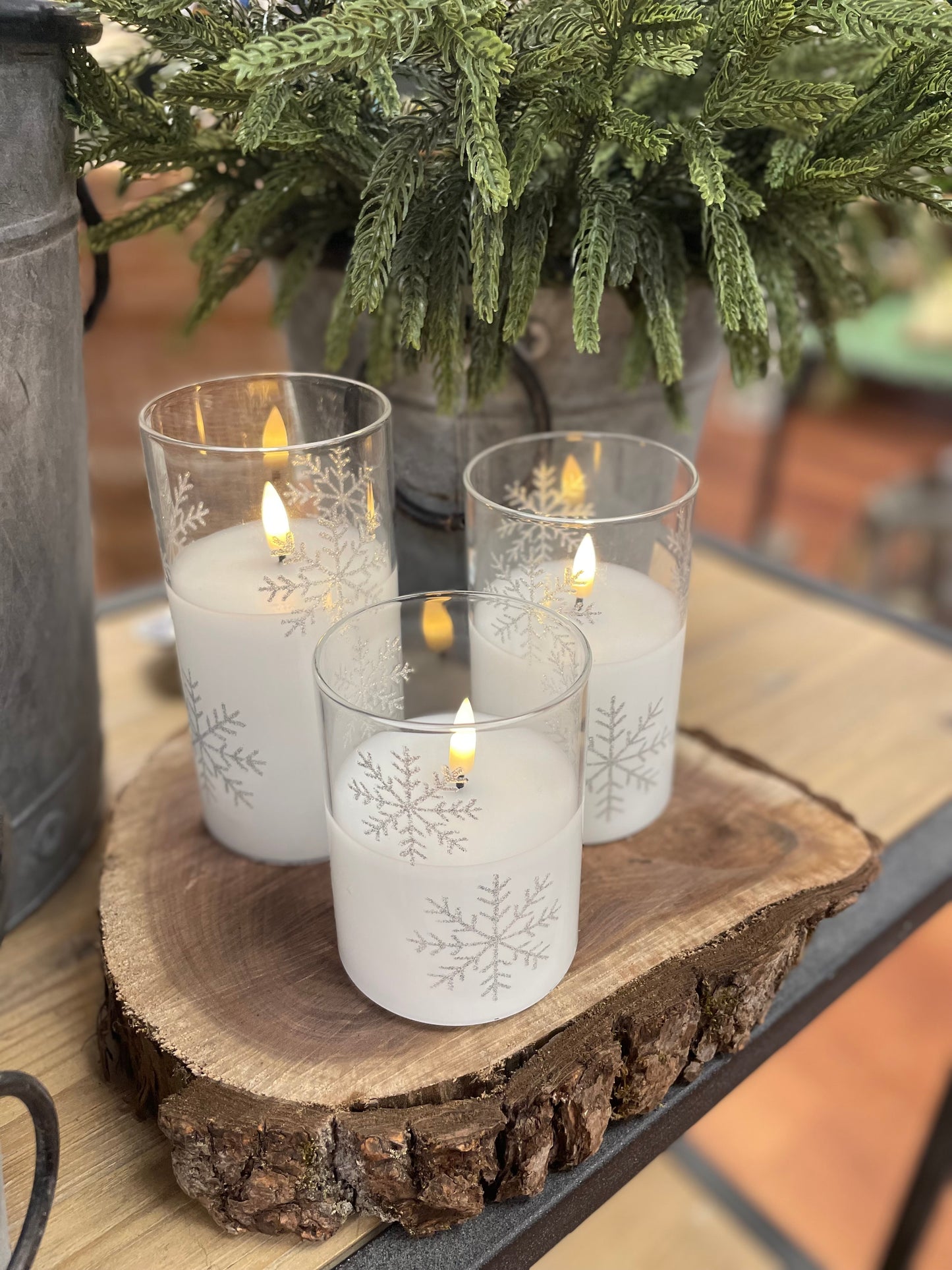 Snowflake Flickering Pillar