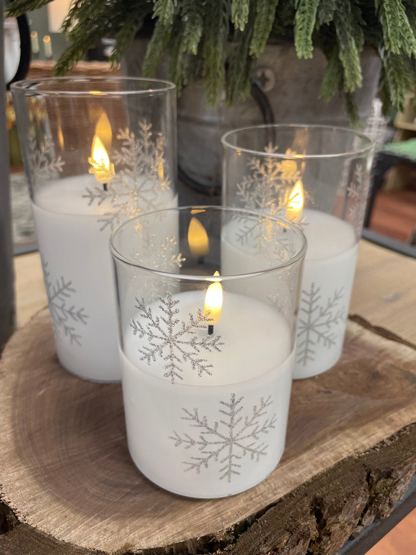 Snowflake Flickering Pillar