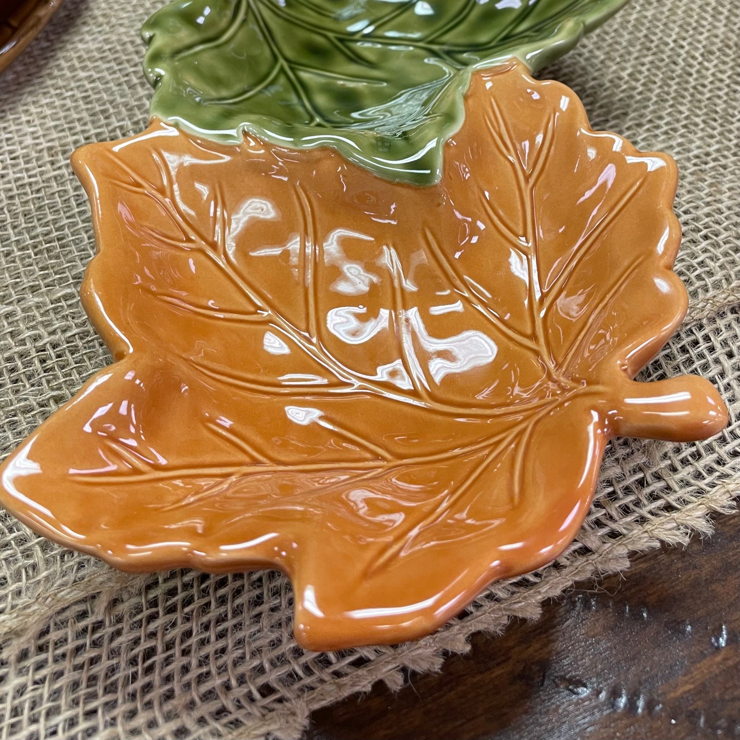 3 Leaves Divided Dish