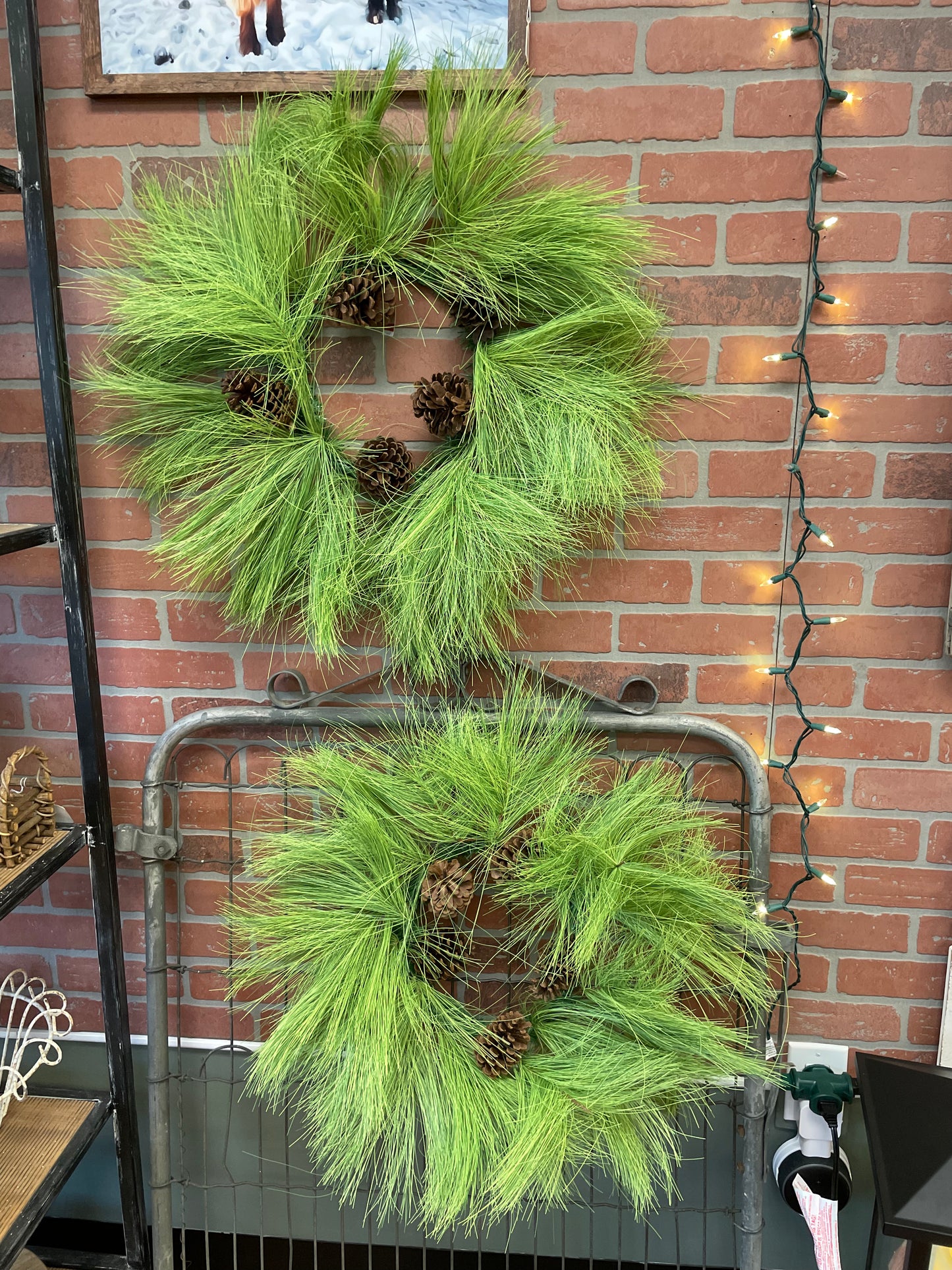 Wreath - Pine w/pinecones