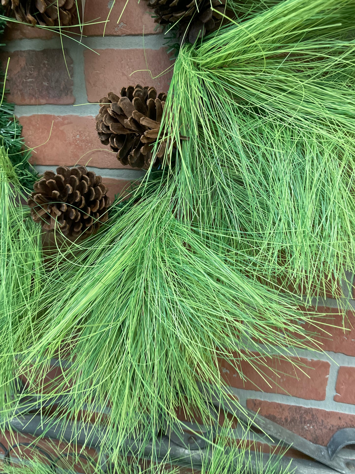 Wreath - Pine w/pinecones