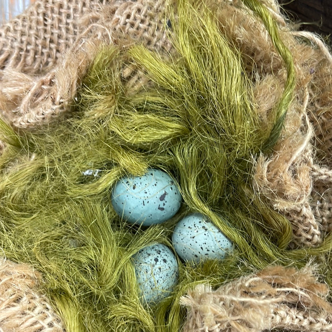 Burlap Nest w/eggs
